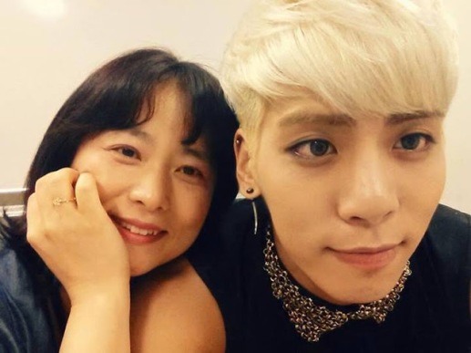 jonghyun with mom